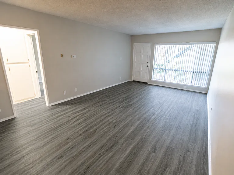 18400 Prairie Street — Photo 19