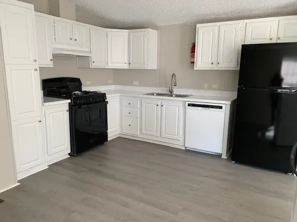 15 Melissa Dr #M15, Bloomington, IL 61704