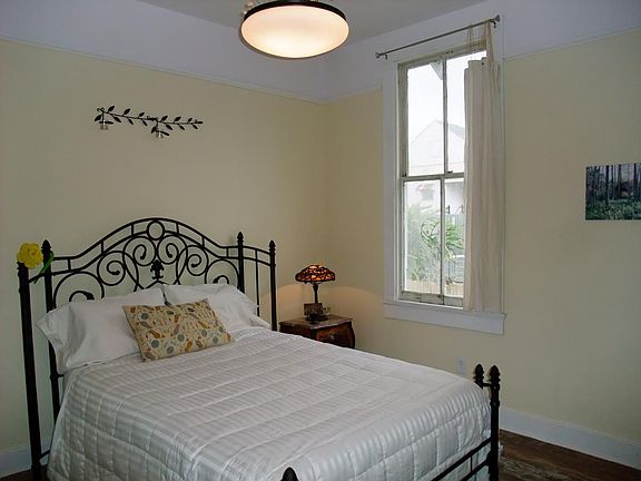 4th image of 1028 Louisa St