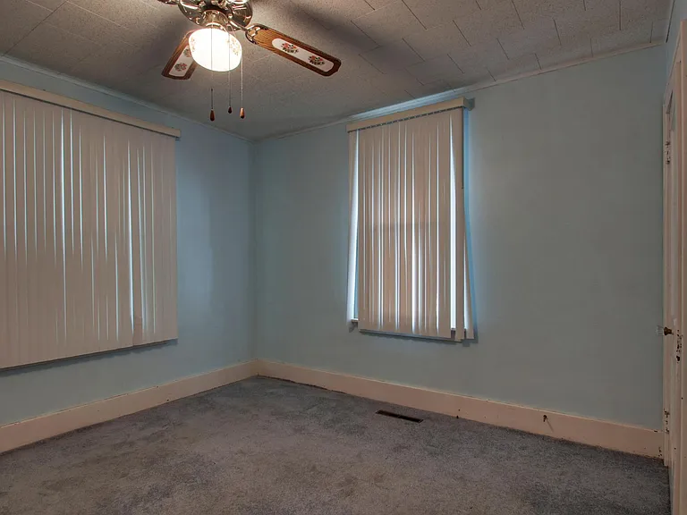 2431 Elm St — Photo 10