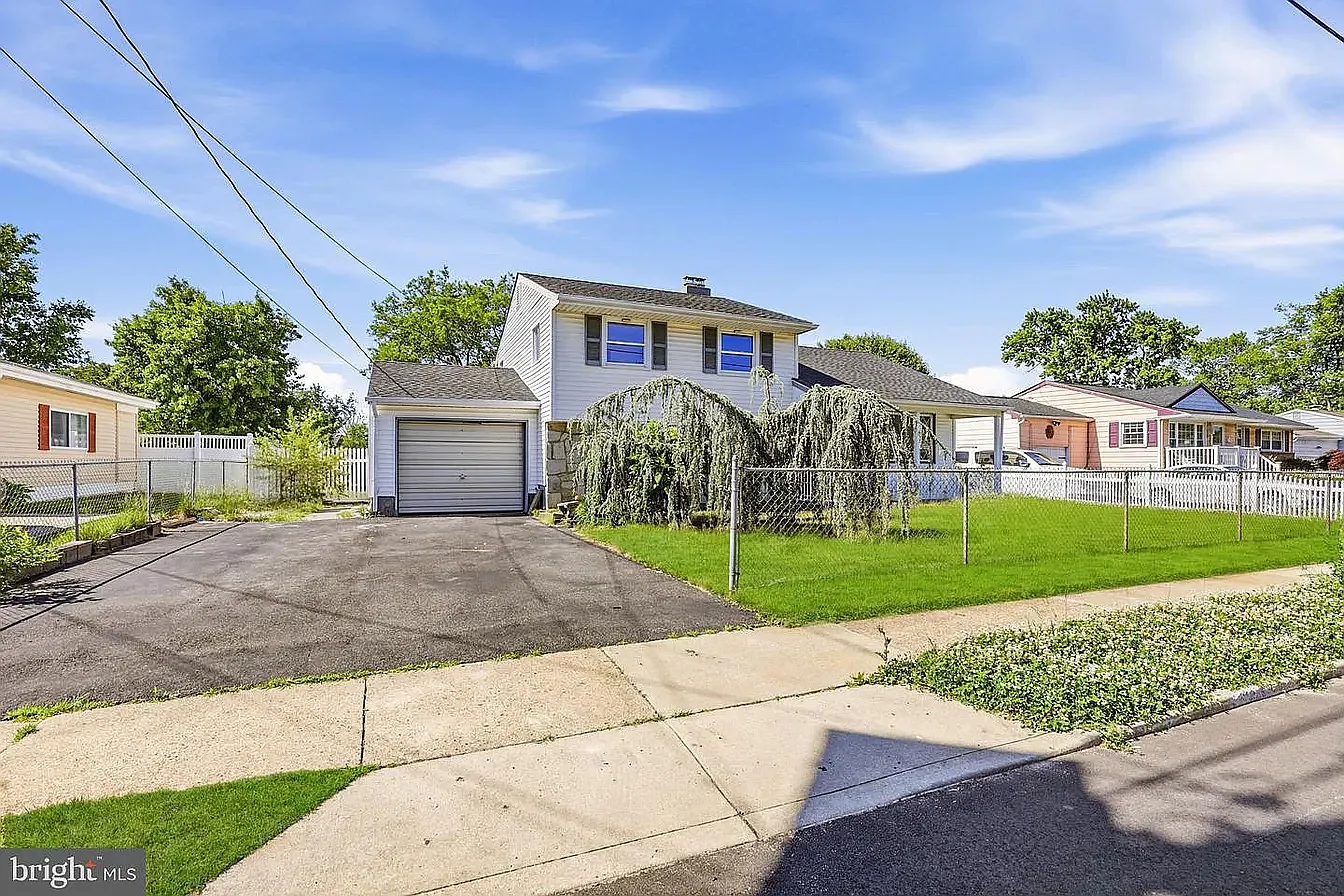 3 bed, 1.5 bath, 1520 sqft, $3,000 — Photo 3