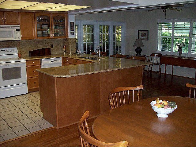 Renovated Kitchen w/ Granite