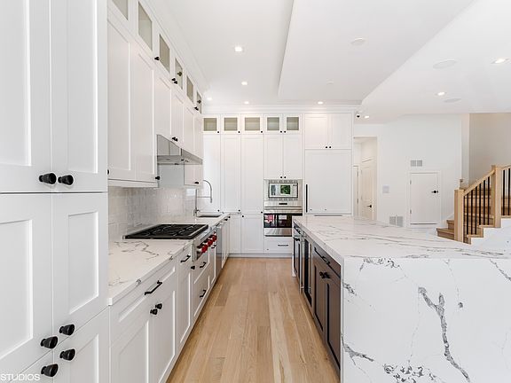 4th image of 702 W Wellington Ave #1S