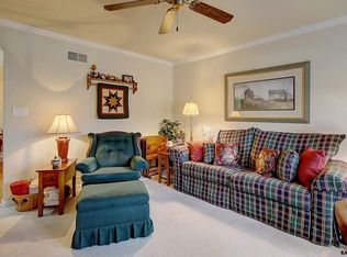 405 Parkview Ln, Hanover, PA 17331