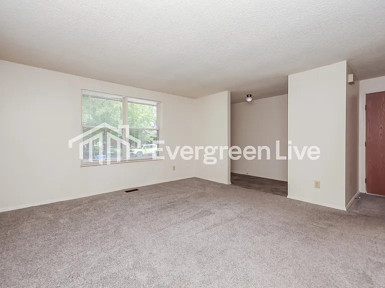 6492 Rolling Glen Dr — Photo 4