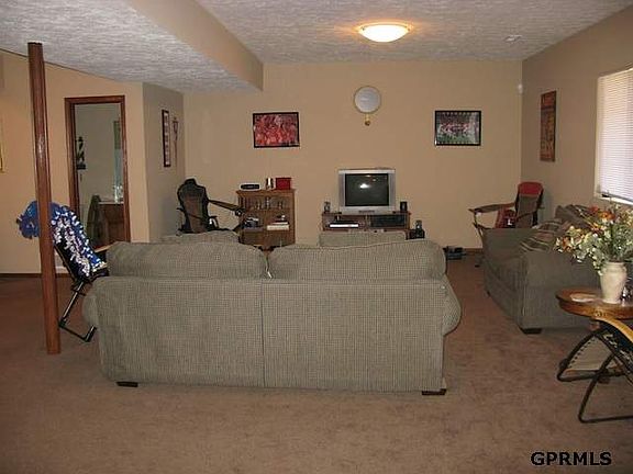 3rd image of 8124 S 104th St