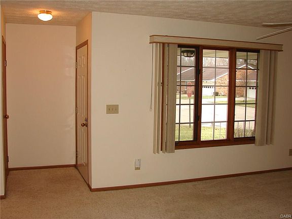 4th image of 5911 Beech Ct