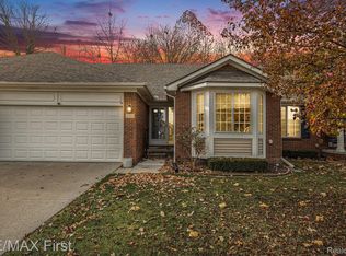 47231 Admirals Cove Ln, Chesterfield, MI 48051