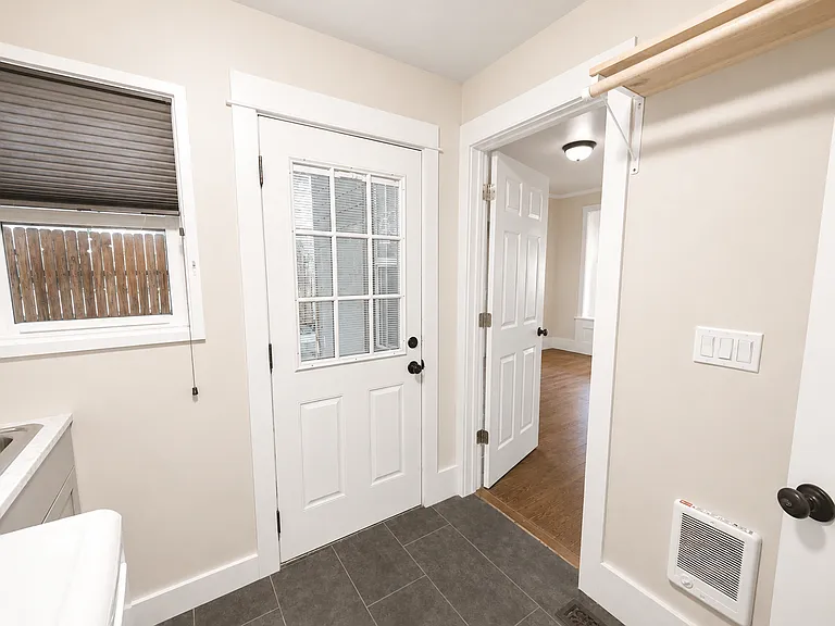146 NW Jefferson Pl — Photo 16