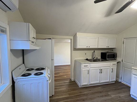 2nd image of 1915 Orvid St Unit B
