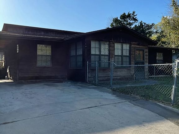 3rd image of 3620 S Lakewood Dr