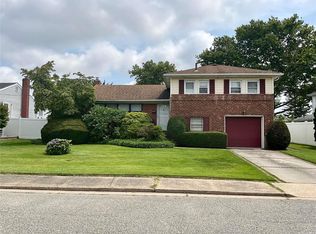 5 Liberty Ave, Hicksville, NY 11801