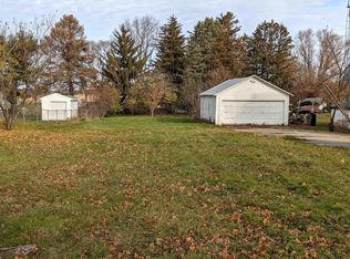 620 Youngs Ln, Freeport, IL 61032