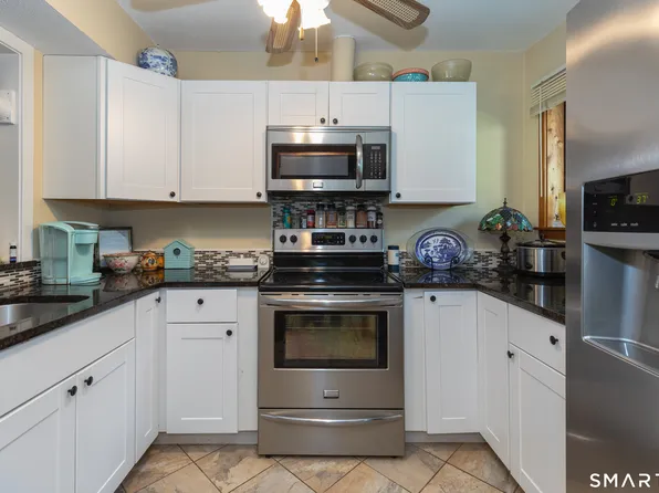 48 Woods Way, Woodbury, CT 06798