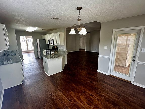 4th image of 27078 Stratford Glen Dr