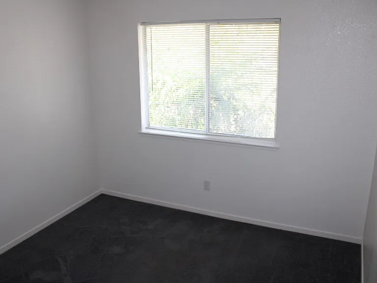258 Napoli Ct — Photo 34