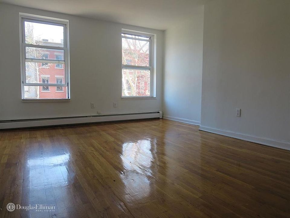 2nd image of 236 Cumberland St #3