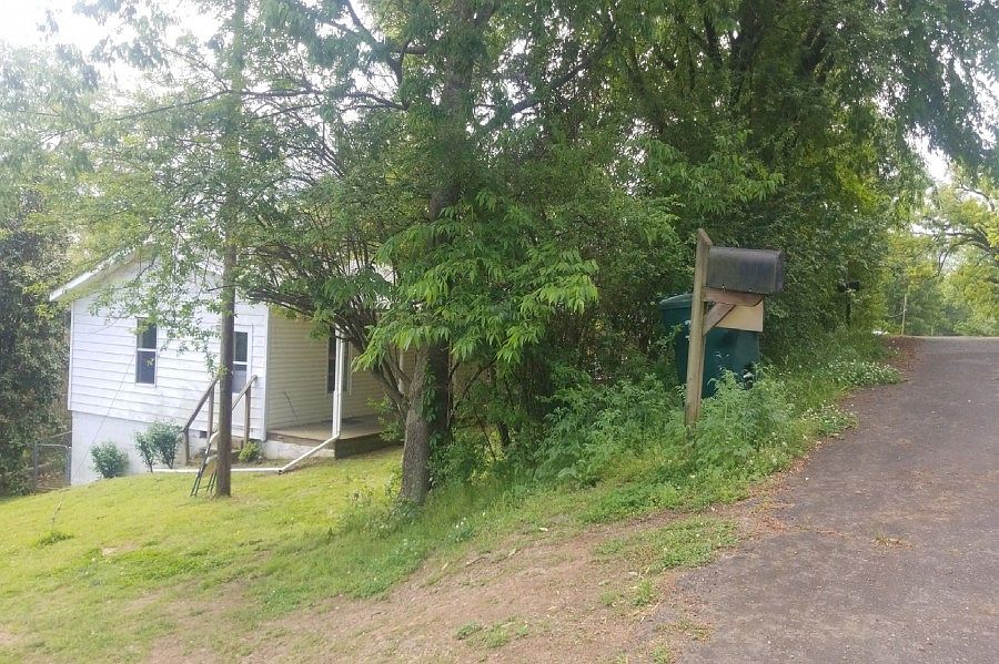 2nd image of 936 N Grant Ave