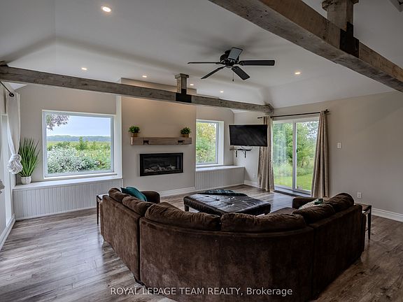 5th image of 3570 Dunrobin Rd