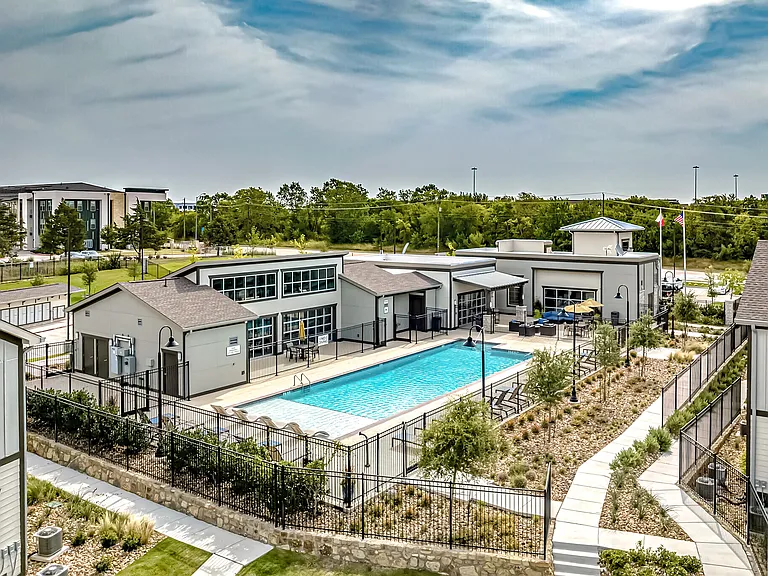 Modern and Spacious Resort Style Pool