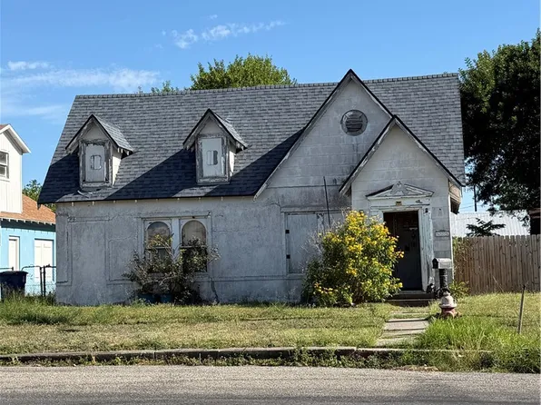 525 W George St, Sinton, TX 78387