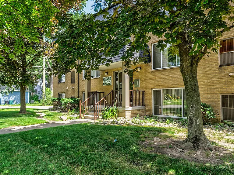 Fernwood Apartments — Photo 16