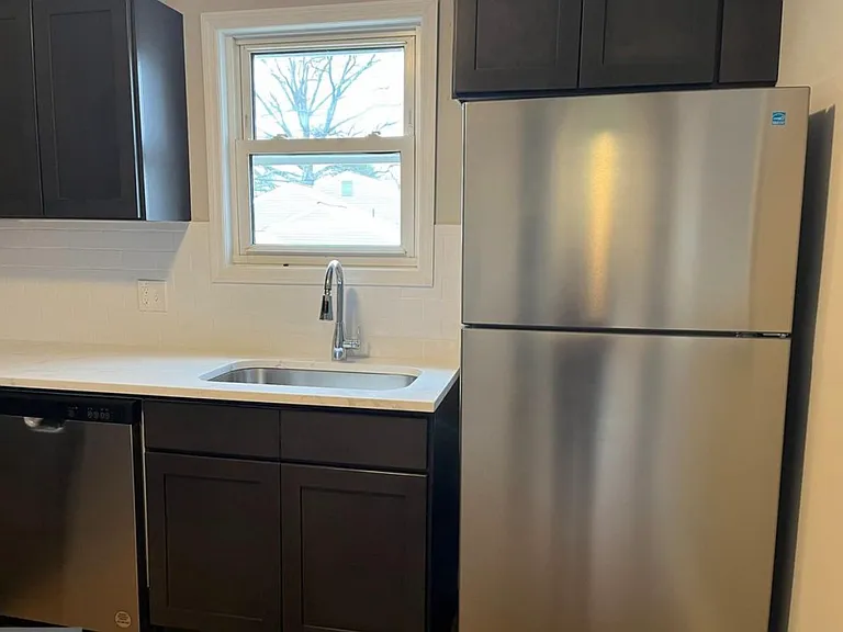 401 State St #B — Photo 12