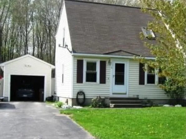 34 Skyline Dr, Saco, ME 04072