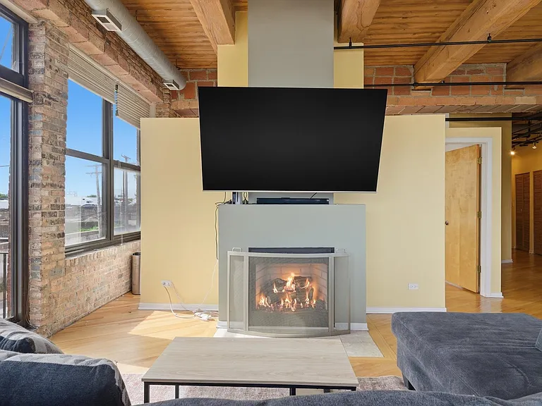 2310 S Canal St #201 — Photo 6