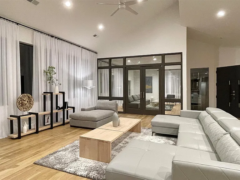 6802 Bert Ln — Photo 9