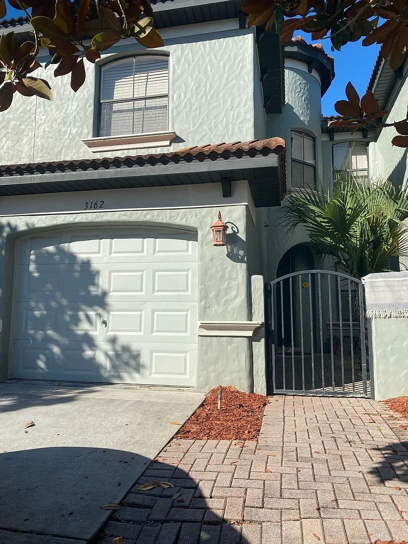 4 bed, 3.5 bath, 1980 sqft, $2,350 — Photo 1