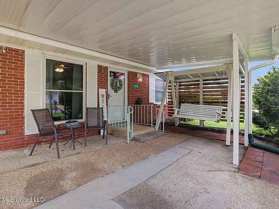 3rd image of 7208 Hampton Dr