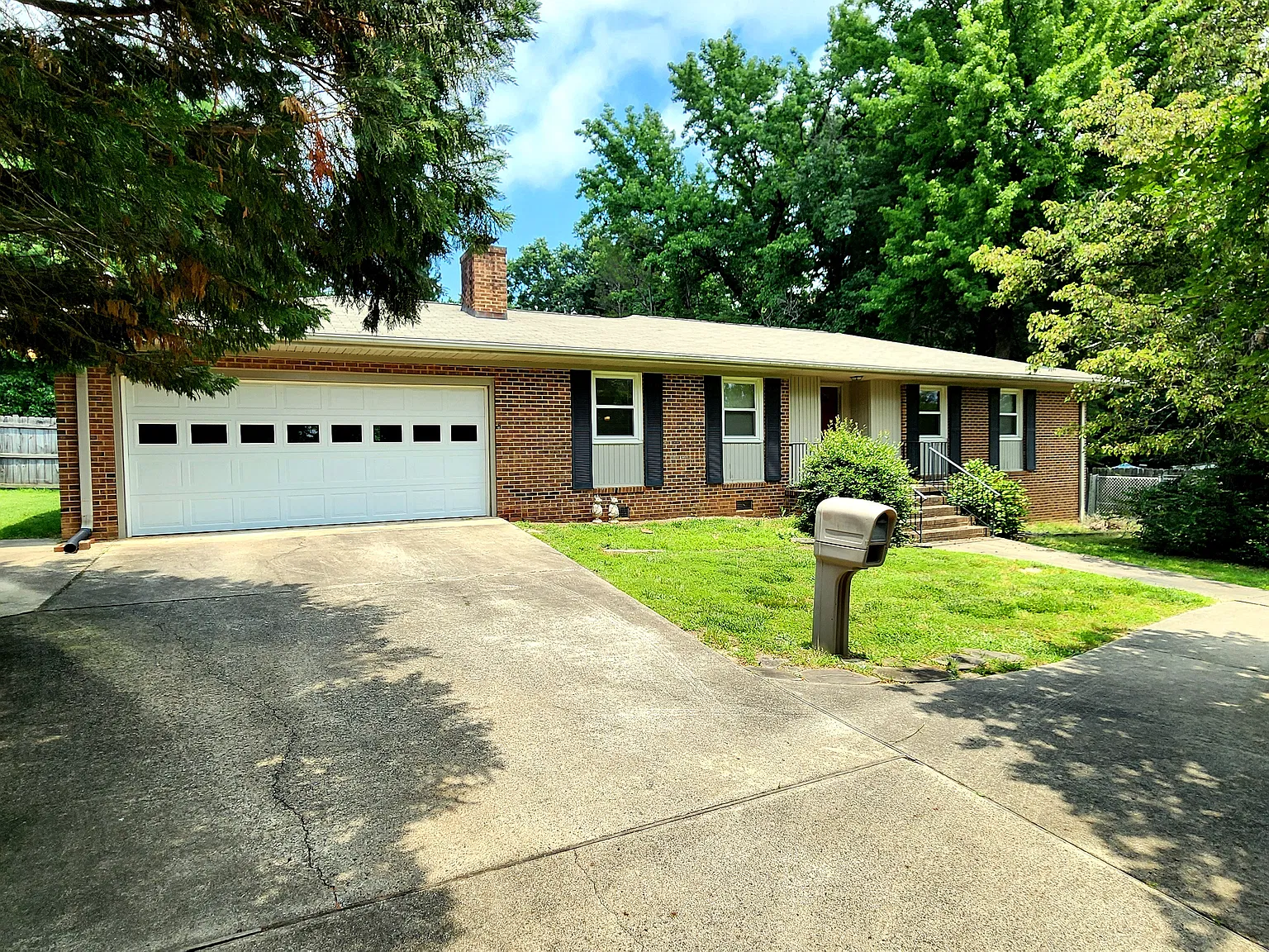 3 bed, 1479 sqft, $2,000 — Photo 1