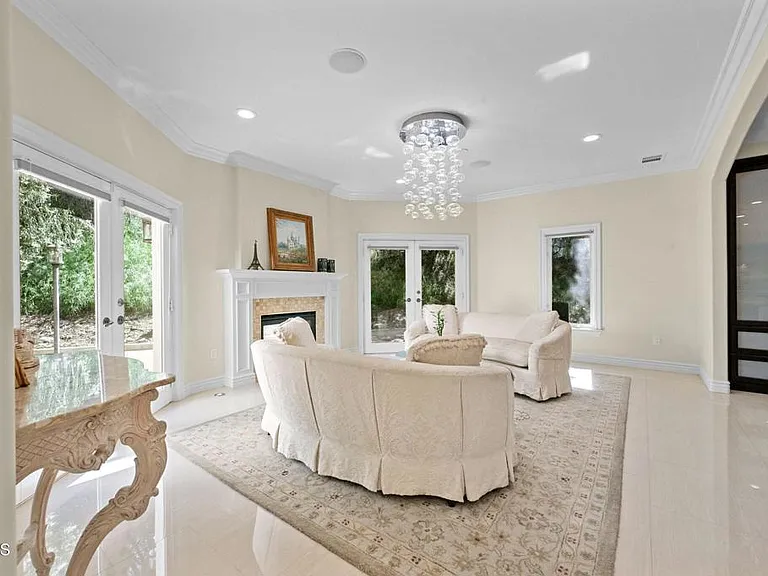 3263 New York Dr — Photo 8