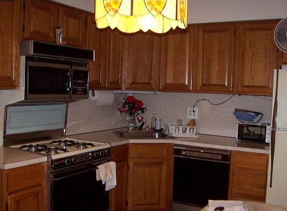 4th image of 216 Wilton St