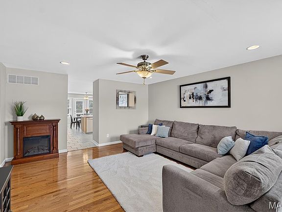 5th image of 37 Sommer Circle Dr