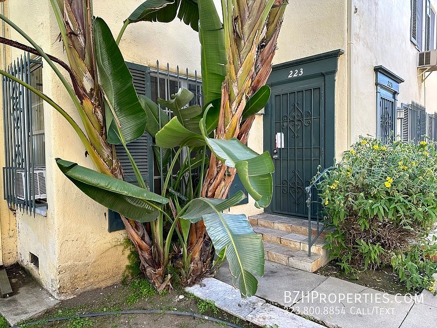 1st image of 223 S Fuller Ave #223
