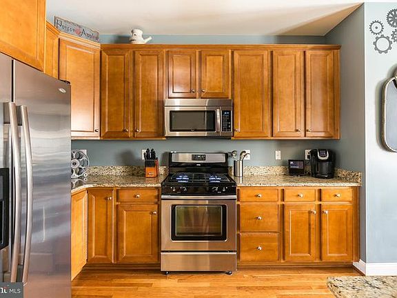 3rd image of 6858 Hurd Ln