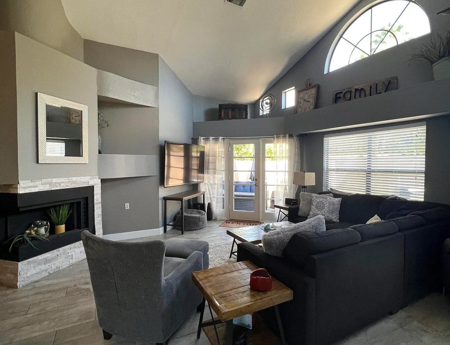 3 bed, 2.0 bath, 1422 sqft, $3,600 — Photo 2