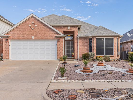 4785 Parkmount Dr, Fort Worth, TX 76137