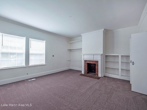 5th image of 427 Houston St