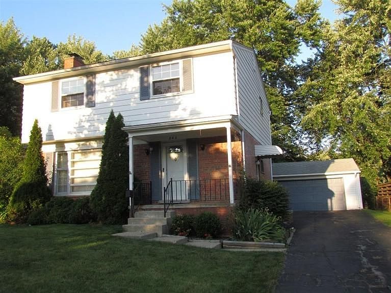 1st image of 842 Courtland St