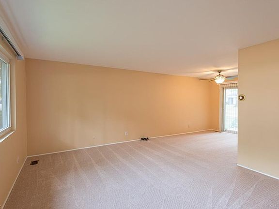 3rd image of 28643 Magnolia Dr