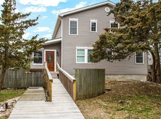 140 Pine St, Bay Shore, NY 11706
