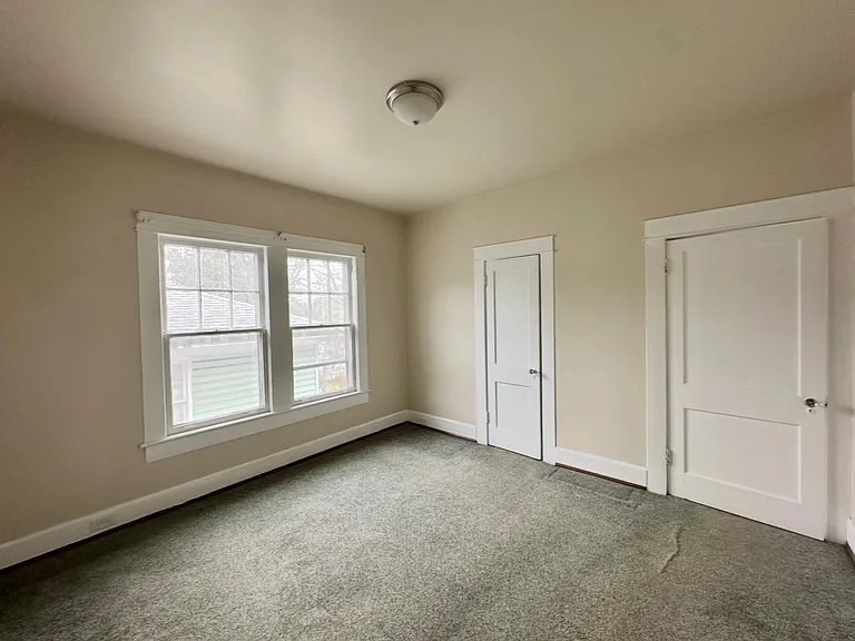 1532 Graymont Ave W — Photo 6