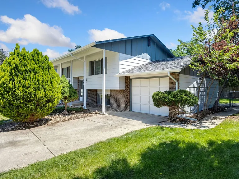 1312 Ash Dr — Photo 3