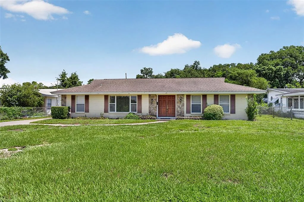 3 bed, 2.0 bath, 1696 sqft, $2,200 — Photo 1