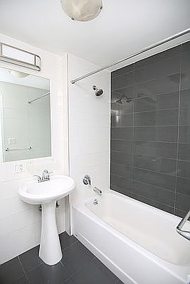 5th image of 832 Dekalb Ave APT 5H