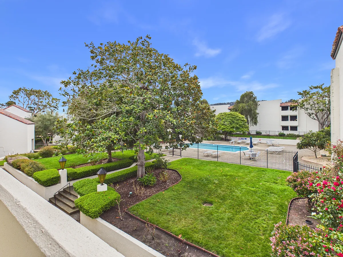 Building Photo - 500 Glenwood Cir #134