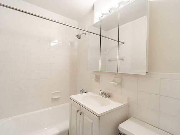 5th image of 10440 Queens Blvd APT 5R